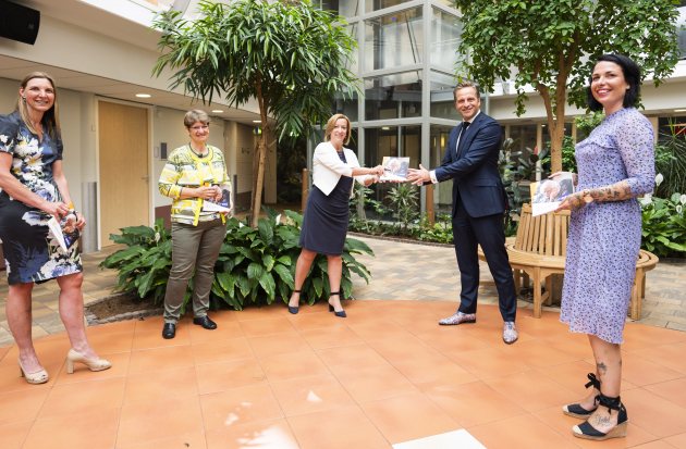 Overhandiging Tijd voor aandacht