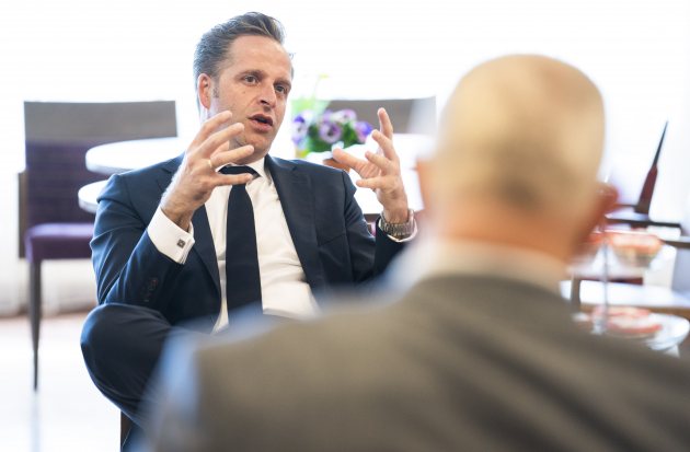 Hugo de Jonge in gesprek