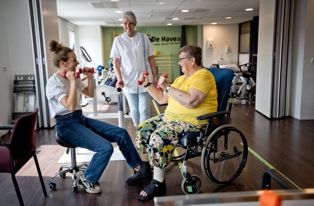 Client bij fysiotherapie 