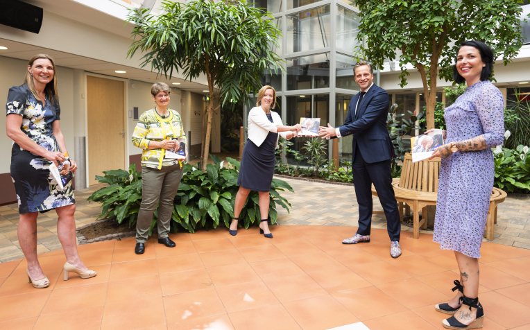 Overhandiging Tijd voor aandacht