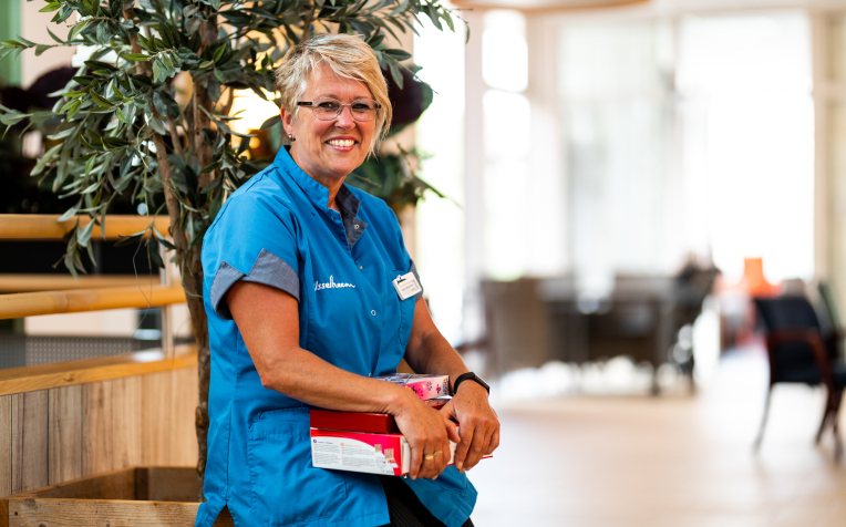 Janny Meuleman op het werk