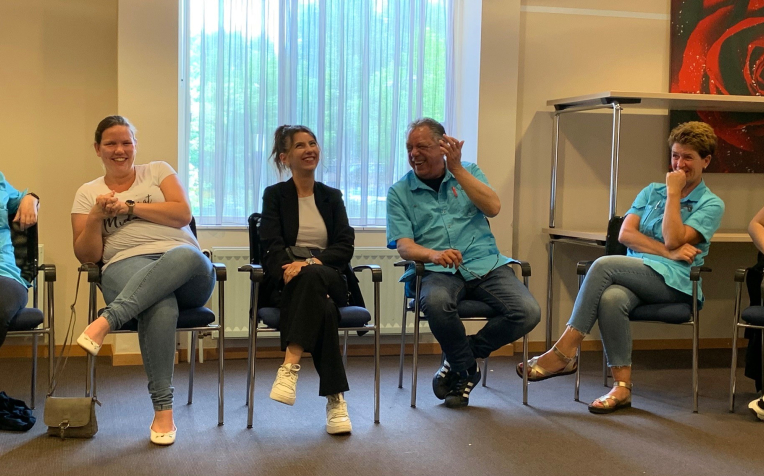 Medewerkers lachen 