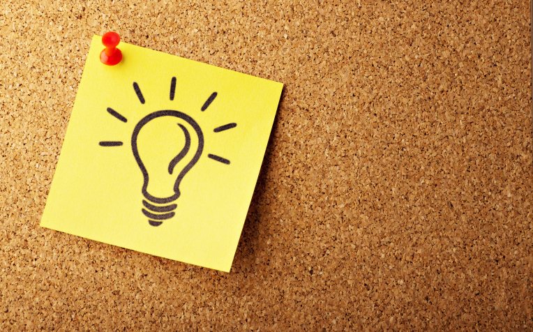 Gele post-it met lampje voor Startups pitchcompetitie 
