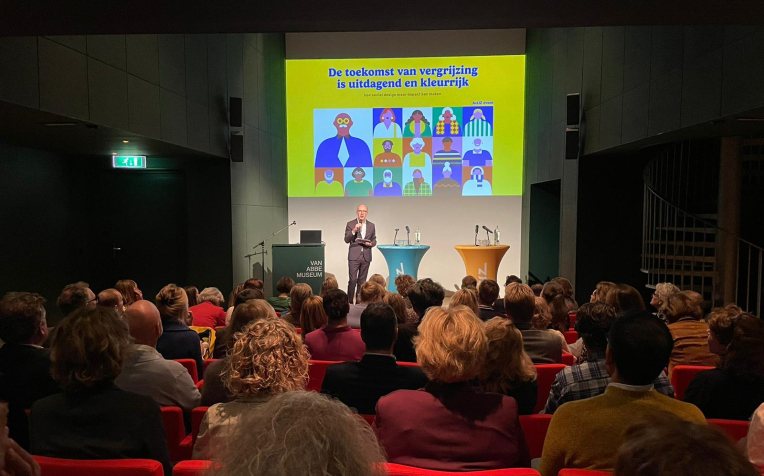 Volle zaal tijdens de opening van de ActiZ conferentie op de Dutch Design Week