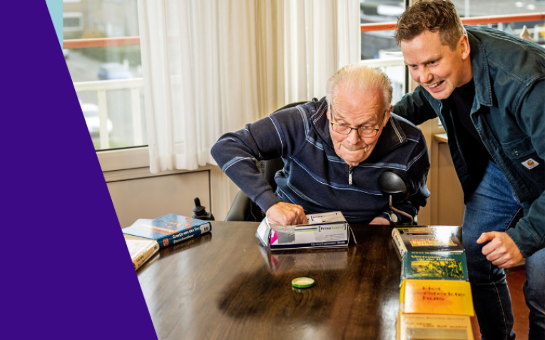 joël samen met een bewoner