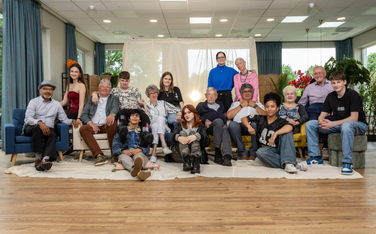 De ouderen en jongeren uit het programma