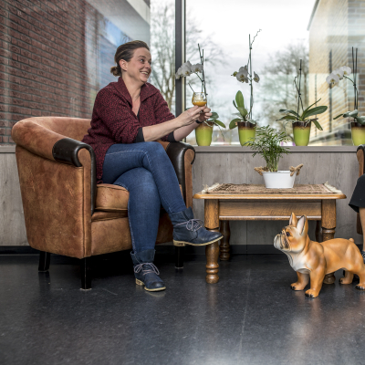 Oudere met mantelzorger Amalia zorg 