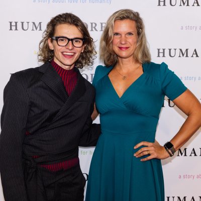 ActiZ-voorzitter Anneke Westerlaken en maker Teun Toebes op de rode loper