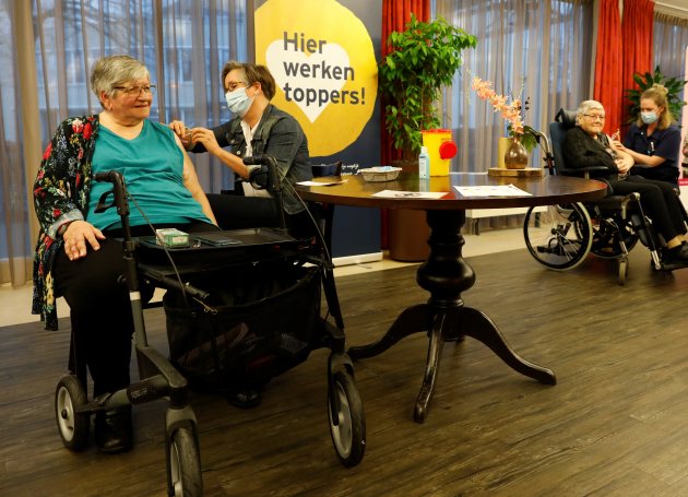 Eerst bewoners gevaccineerd BrabantZorg - foto: Rob Gieling