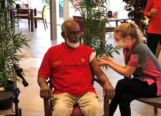 Dhr. Ramzan ontvangt het coronavirus - Zorgbalans - 18 januari 2021