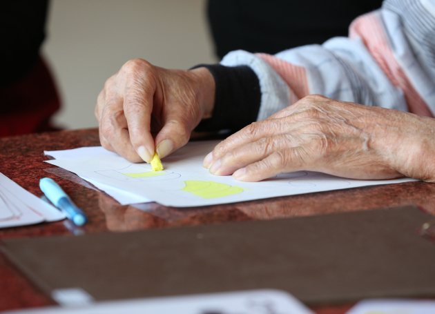 Dame kleuren met krijt