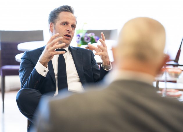 Hugo de Jonge in gesprek