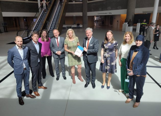 Kamerleden en ActiZ-voorzitter Anneke Westerlaken