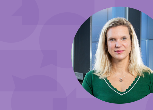 Anneke Westerlaken portret in paars kader