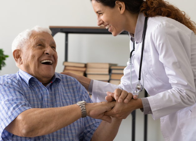 Zorgmedewerker en bewoner