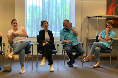 Medewerkers lachen 