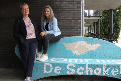 Activiteitenbegeleiders Saskia de Rond en Dempsey van der Linden van zorgorganisatie Omring
